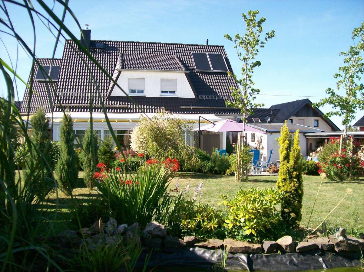 Gastehaus „Haus Am Hahnenberg“ Bed & Breakfast Marmagen Bagian luar foto