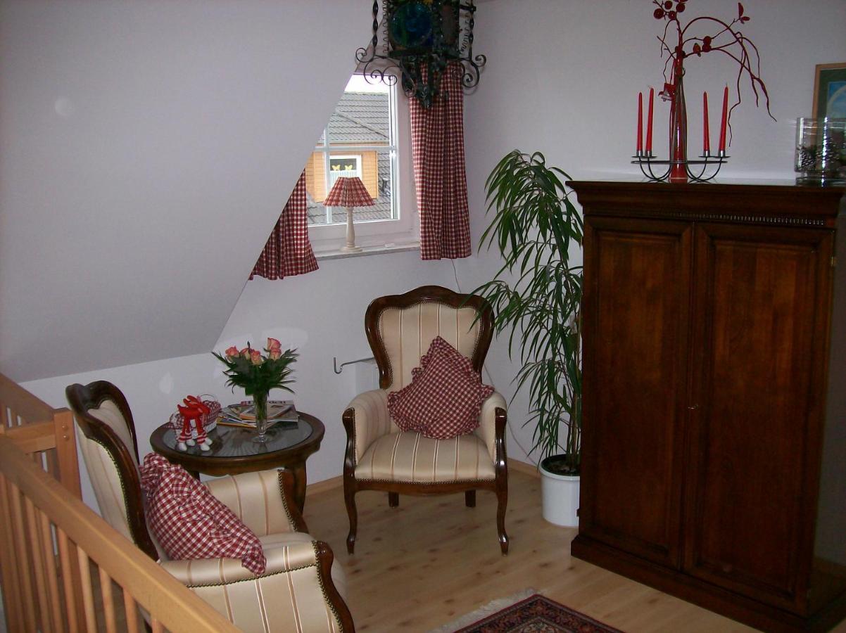 Gastehaus „Haus Am Hahnenberg“ Bed & Breakfast Marmagen Bagian luar foto